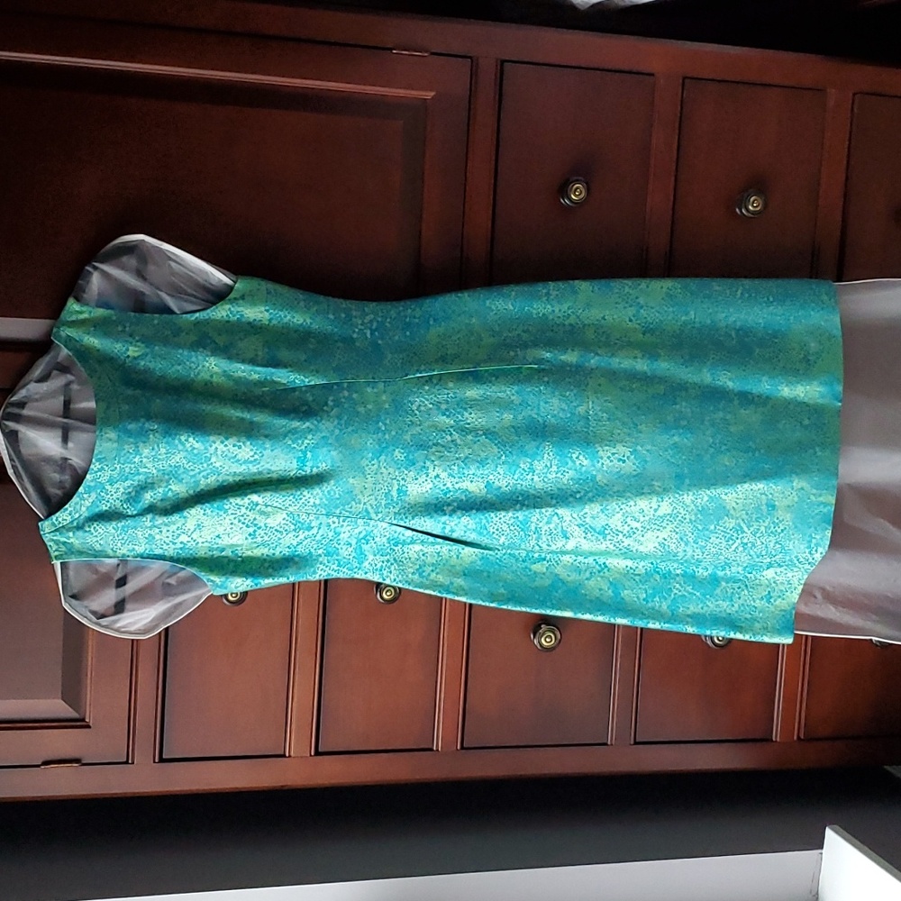 Elie Tahari dress, size 4, pattern in blue and green.